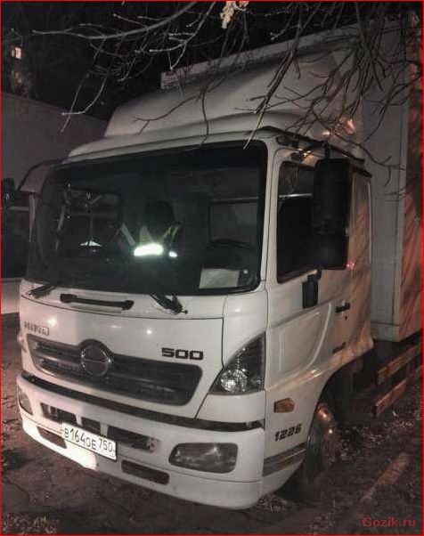 скрывается, капотом, hino